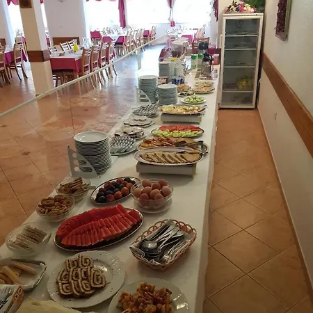 Pansion Komfor Moca Μακάρσκα