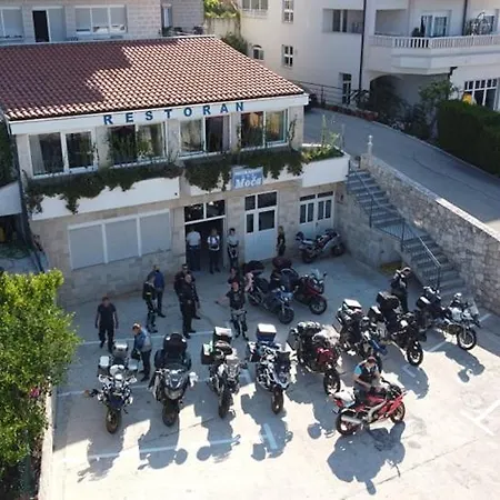Guest house Pansion Komfor Moca 3*
