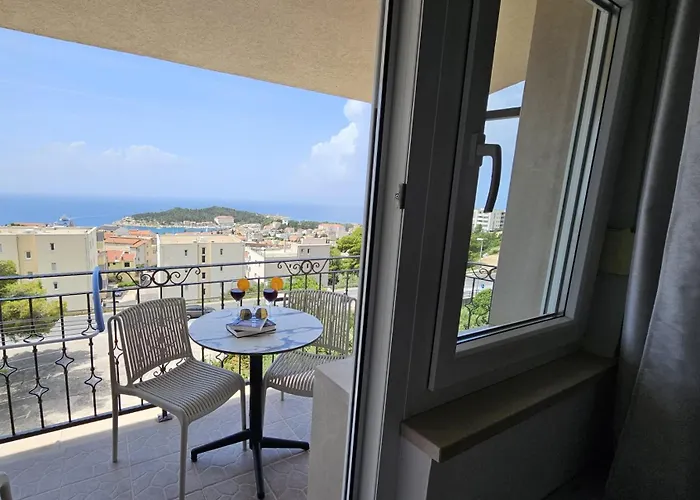 Pansion Komfor Moca Makarska