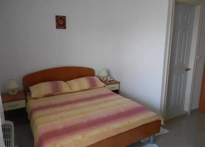 Pansion Komfor Moca 3* Makarska